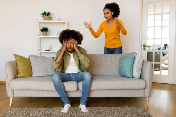 Married Black Couple Having Quarrel Home Angry Wife Shouting Unhappy — Stock Photo, Image