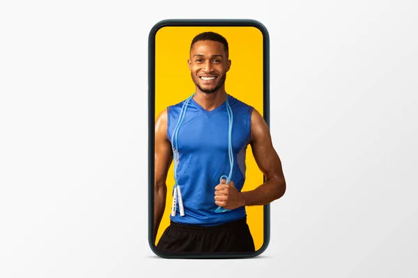 Beyaz Stüdyo Arka Planında Izole Edilmiş Telefon Ekranında Atlayan Spor — Stok fotoğraf
