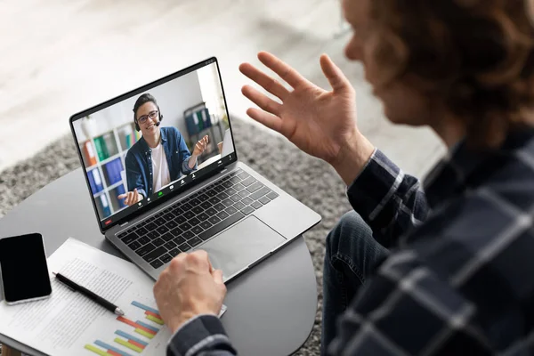 Távolsági Oktatási Koncepció Guy Hogy Videohívás Laptopon Kommunikál Online Barátságos — Stock Fotó