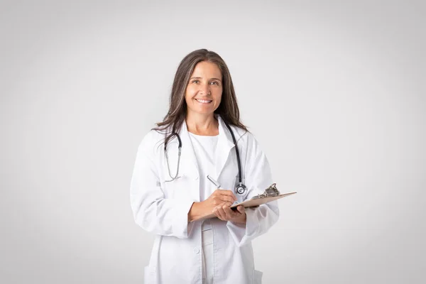 Comprehensive Care Planning Cheerful Senior Woman Doctor White Coat Stethoscope — Stock Photo, Image