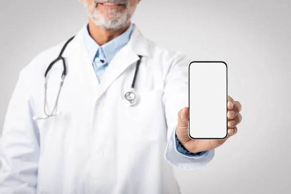 Smiling European Senior Man Doctor White Coat Stethoscope Shows Smartphone — Stock Photo, Image