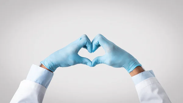 Hands Old European Doctor White Coat Protective Gloves Makes Heart — Stock Photo, Image