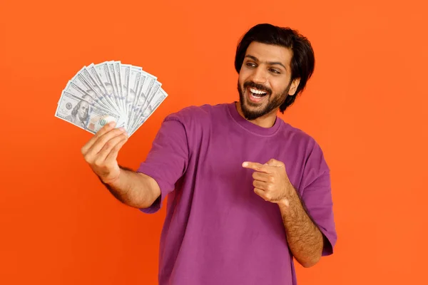 Geld Zurück Kredit Emotional Glücklich Reich Gut Aussehend Junger Indischer — Stockfoto