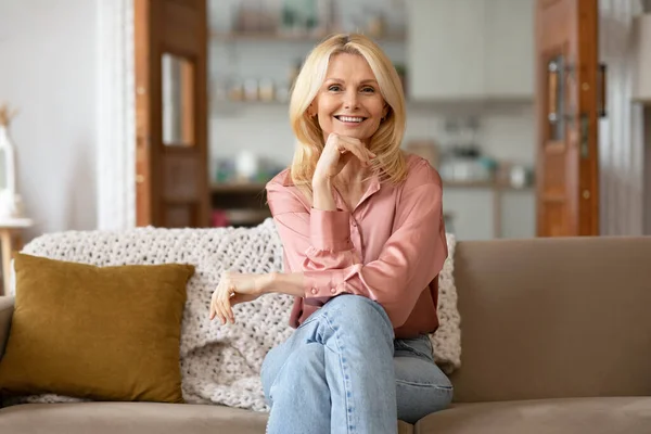 Happy Blonde Mature Woman Enjoying Her Time Home Posing Sitting — Stock Photo, Image