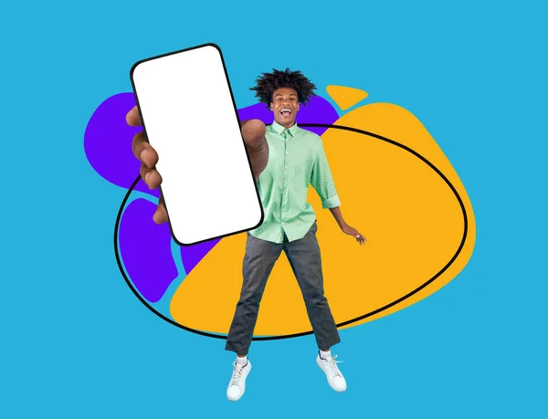 Mobil Teklif Neşeli Siyah Genç Adam Büyük Boş Akıllı Telefonu — Stok fotoğraf