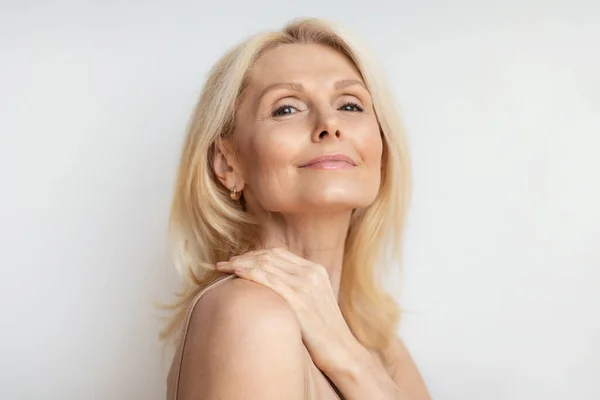 Portrait Attractive Senior Woman Bare Shoulders Perfect Skin Posing White — Stock Photo, Image