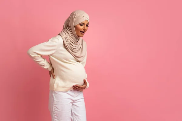 Portrait Pregnant Muslim Woman Hijab Suffering Abdominal Pain Sick Islamic — Stok Foto