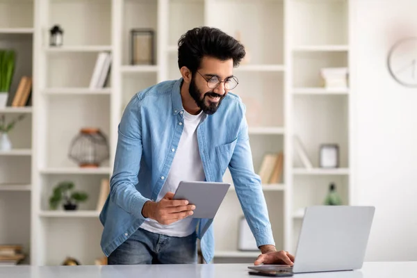 2016 Smiling Indian Male Freelancer Working Laptop Digital Tablet Home — 스톡 사진