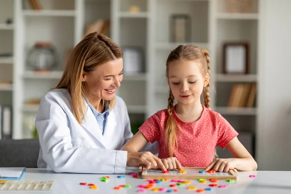 Child Development Specialist Working Cute Little Girl Lesson Therapist Woman — Stock Photo, Image