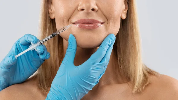 Beautiful Lip Injections Concept Unrecognizable Blonde Middle Aged Half Naked — Stock Photo, Image