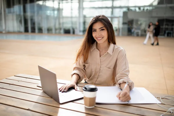 Glad Young Asian Woman Student Computer Study University Campus Table — Stock Photo, Image