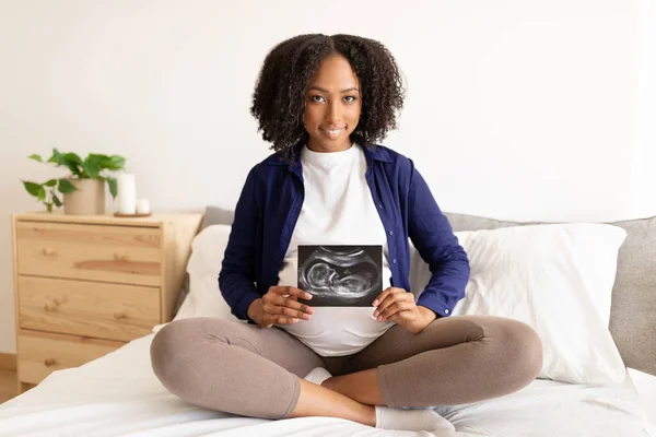 Cheerful Curly Millennial Black Woman Domestic Clothes Big Belly Show — Stock Photo, Image