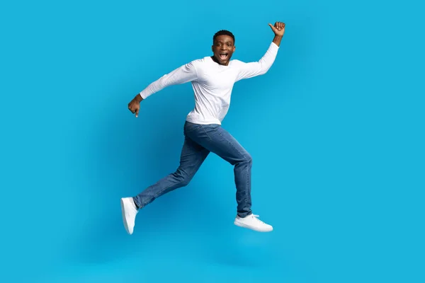 Pospěš Úžasný Nápad Nadšený Šťastný Hezký Mladý Africký Američan Muž — Stock fotografie