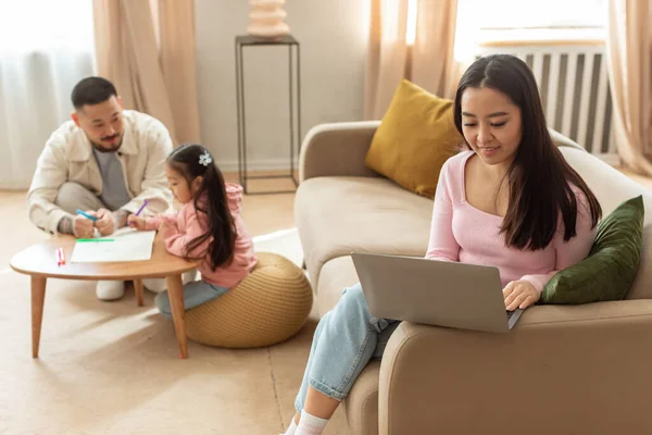Freelance Babysitting Happy Asian Mom Working Online Laptop Computer While — Stock Photo, Image