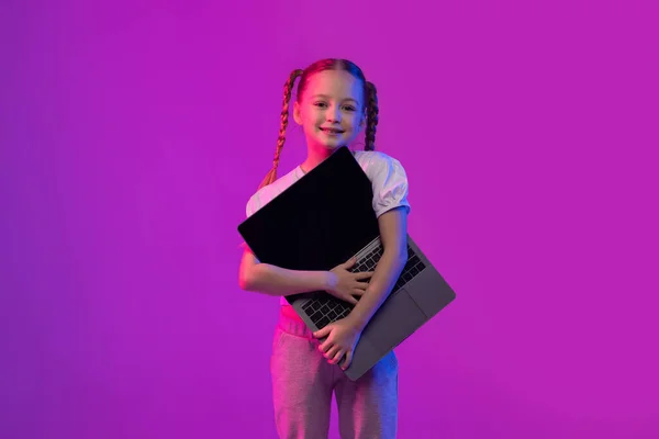 Gadget Verslaving Digitale Wereld Kinderen Gelukkig Mooi Tiener Blond Meisje — Stockfoto