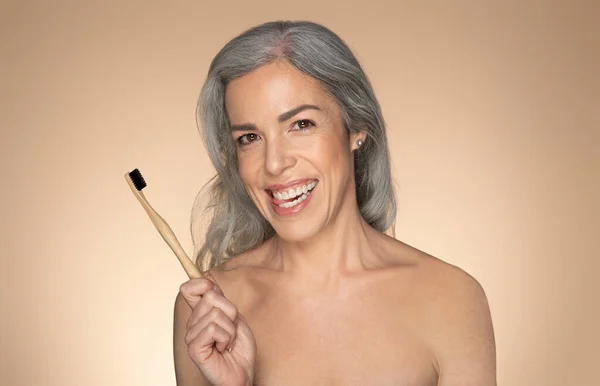 Beautiful Senior Woman Holding Toothbrush Smiling Camera Aged Female Posing — Stock Photo, Image