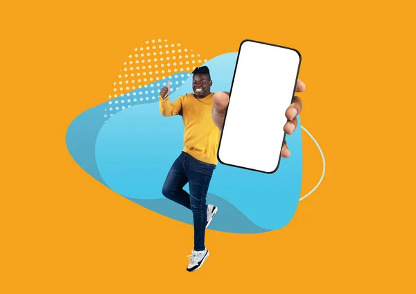 Promoción Línea Joyful Black Man Saltando Con Gran Teléfono Inteligente — Foto de Stock