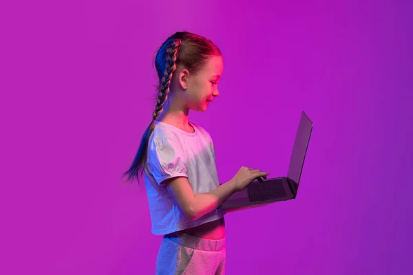 Виртуальное Обучение Онлайн Образование Концепция Электронного Обучения Девочка Школьного Возраста — стоковое фото