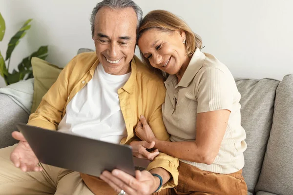 Koncept Životního Stylu Technologií Pro Odchod Důchodu Happy Senior Manželé — Stock fotografie