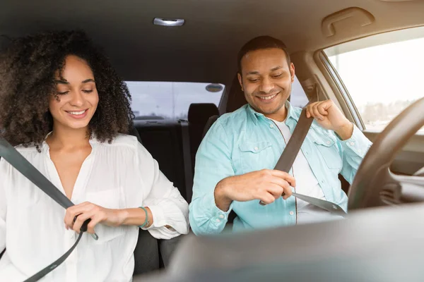 Road Safety Concept Middle Eastern Couple Practicing Safe Driving Habits — Stock Photo, Image