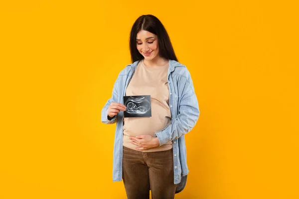 Excited Young Pregnant Woman Embracing Belly Showing Ultrasound Picture Unborn — Stock Photo, Image