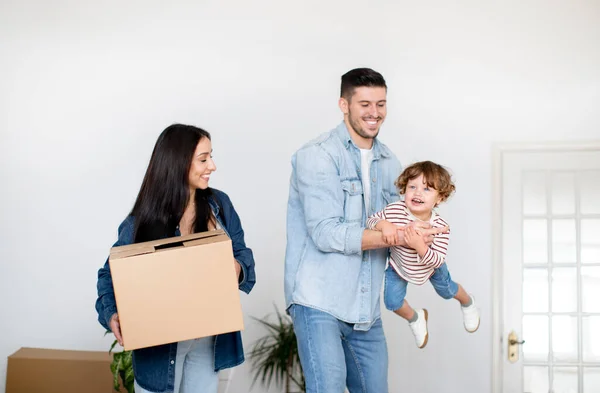 Happy Young European Family Three Having Fun Moving Day Laughing — Stok Foto