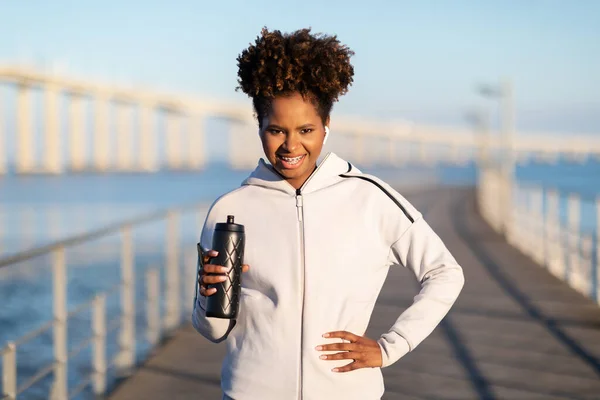 African American Female Jogger Water Bottle Hands Posing Outdoors Training — Stock Photo, Image