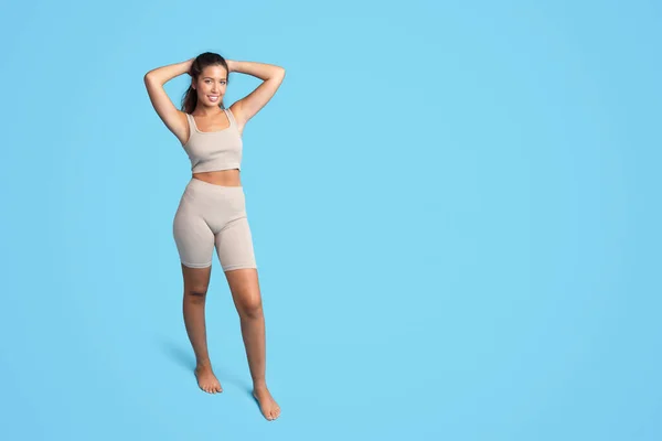 Positive Millennial Kaukasische Schlanke Dame Sportbekleidung Mit Abstraktem Fettkörper Herum — Stockfoto