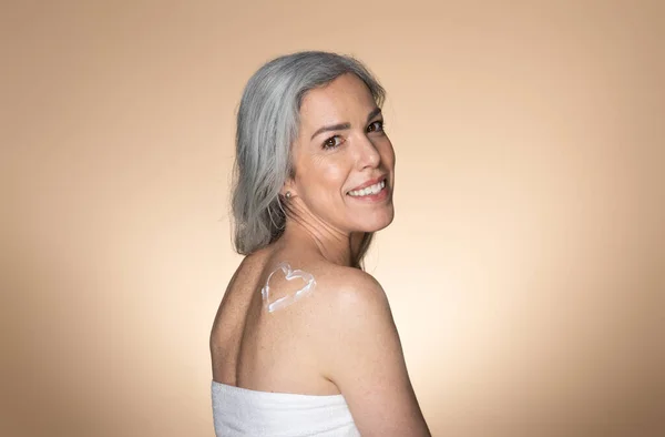 Happy Senior Grey Haired Woman Heart Made Body Cream Back — Stock Photo, Image