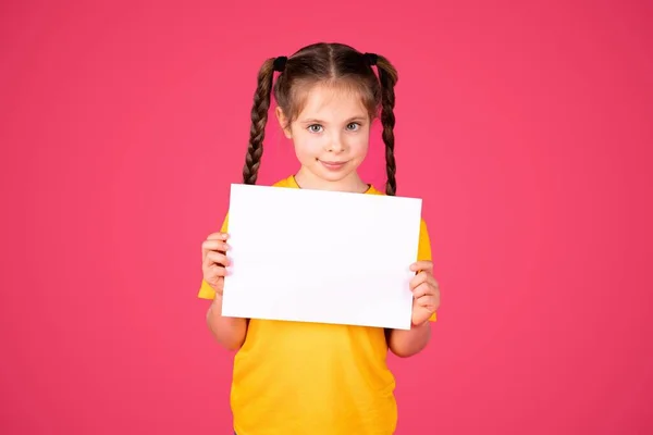 Cute Little Girl Holding Blank Placard Copy Space Advertisement Cheerful — Stock Photo, Image