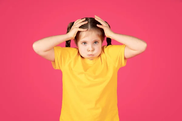Confused Little Girl Making Funny Face Touching Head Hands Preteen — Stock Photo, Image