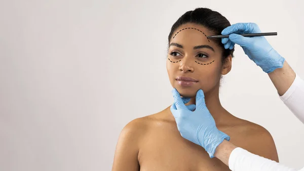 Concepto Cirugía Plástica Reconstructiva Facial Atractiva Mujer Joven Semidesnuda Recibiendo —  Fotos de Stock