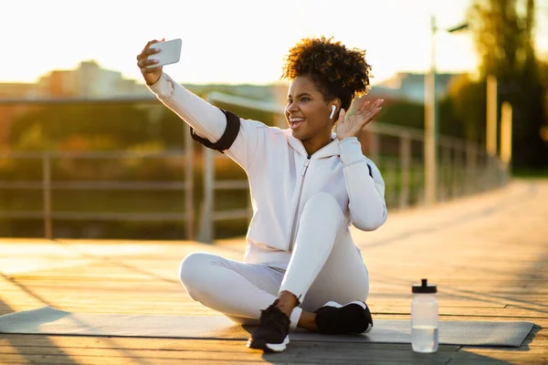 Black Female Fitness Blogger Recording Video Smartphone While Training Outdoors — Stock Photo, Image