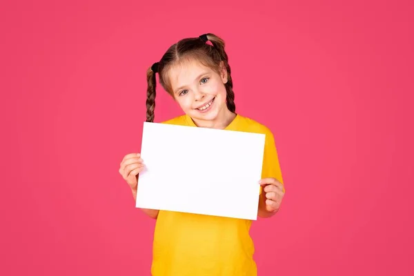 Intresting Offer Happy Little Girl Holding Blank Placard Copy Space — Stock Photo, Image