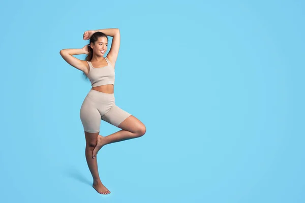 Mulher Magro Branco Milenar Positivo Sportswear Desfrutar Resultado Treino Isolado — Fotografia de Stock