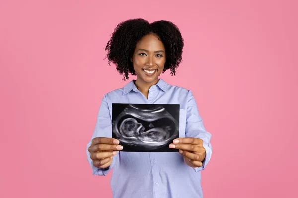 Smiling Young Pregnant African American Curly Lady Casual Big Belly — Stock Photo, Image