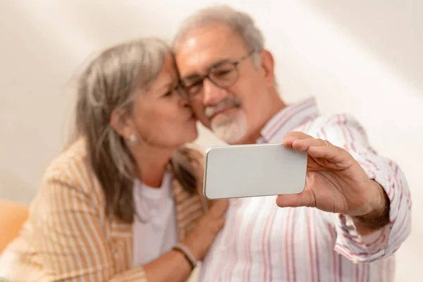 Positive European Mature Woman Kiss Man Take Selfie Smartphone Enjoy — Stock Photo, Image
