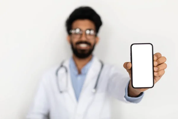 Gpt Sağlık Konseptinde Sohbet Edin Beyaz Beyaz Ekranlı Modern Akıllı — Stok fotoğraf