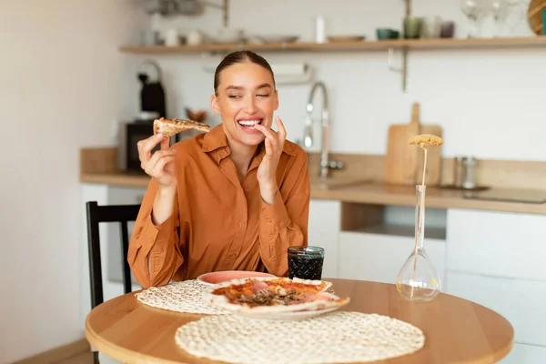 Happy Young Caucasian Woman Eating Pizza Pleasure Smiling Enjoying Tasty — Stock Photo, Image