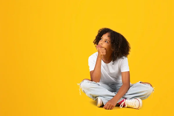 Happy Curly Teenager Black Schoolgirl White Shirt Sits Floor Looks — Stock Photo, Image