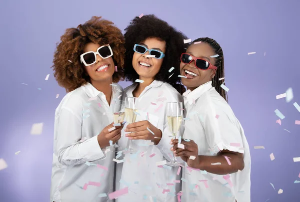 Fête Des Dames Trois Joyeuses Femmes Noires Dans Des Lunettes — Photo