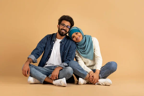 Happy Romantic Muslim Couple Posing Together Beige Studio Background Cheerful — стокове фото