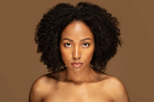 Medicina Estética Cosmetologia Retrato Sensual Atraente Mulher Negra Jovem Nua — Fotografia de Stock