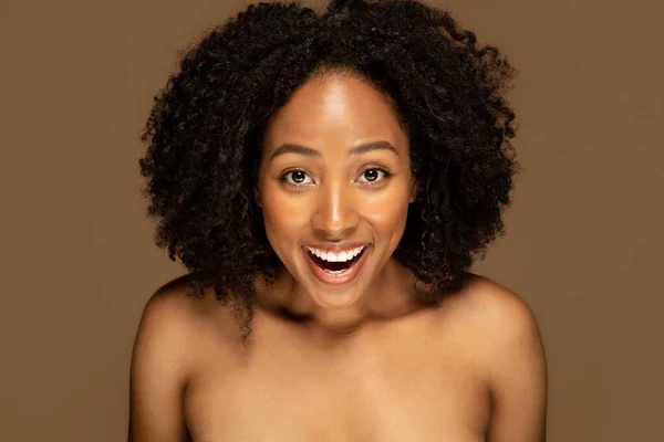 Excited Emotional Happy Pretty Half Naked Millennial African American Woman — Stock Photo, Image