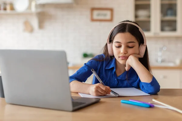 Educação Line Chata Estudante Entediado Menina Aprendendo Laptop Tomar Notas — Fotografia de Stock