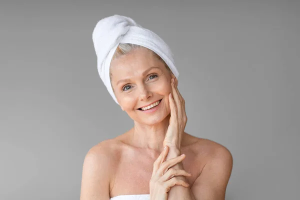 Spa Portrait Happy Aged Woman Towel Head Looking Smiling Camera — Stock Photo, Image