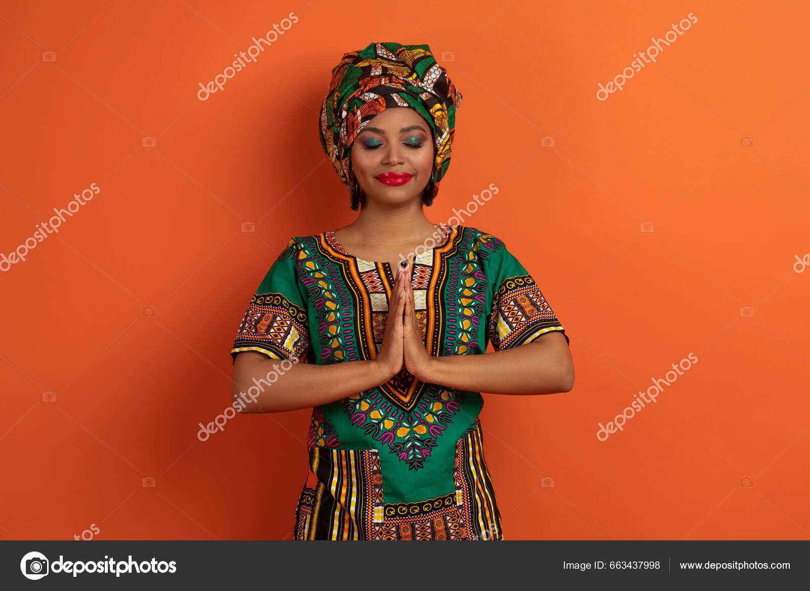 910+ Hermosa Joven Africana Mujer En Vestido Tradicional De Disfraz  Fotografías de stock, fotos e imágenes libres de derechos - iStock
