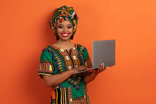 Chatbot Online Assistant Artificial Intelligence Happy Positive Young African Lady — Stock Photo, Image