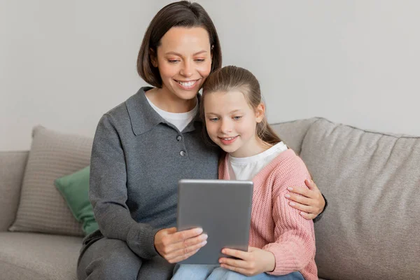 Glad Millennial Caucasian Woman Hugging Teen Daughter Have Video Call — Stock Photo, Image