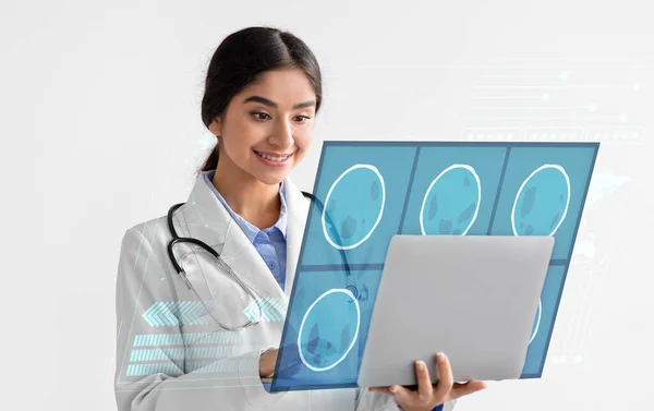 Médico Tecnologia Médica Conceito Futurista Médica Jovem Usando Laptop Cérebro — Fotografia de Stock